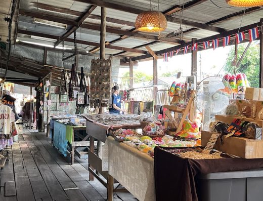 Khlong Bang Luang Market